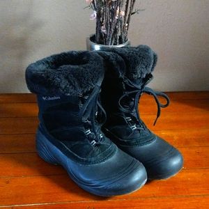 Woman's Columbia Insulated Winter boot-Size Runs Small
